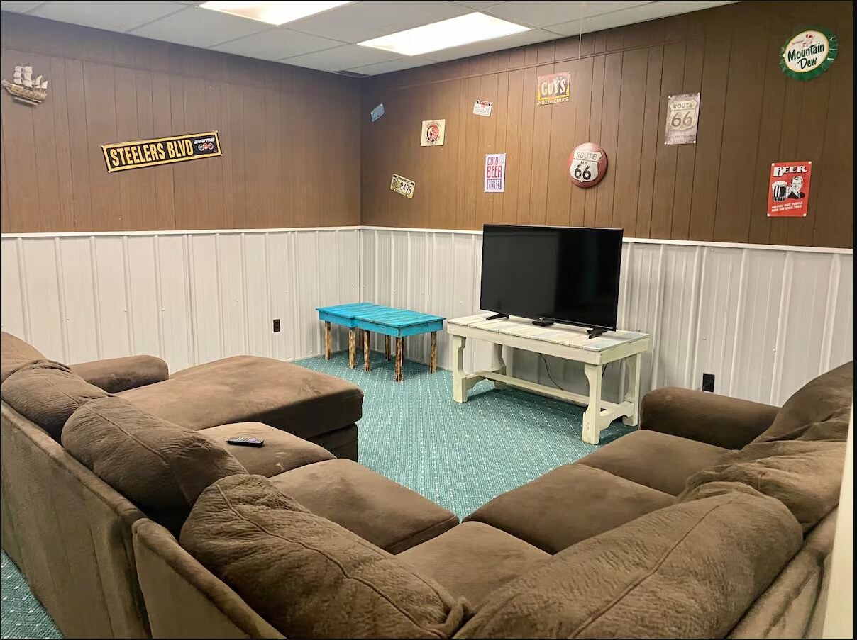 Large recreation room with sectional seating and television